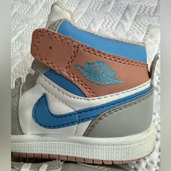 Nike Jordan 1 Toddler Preschooler High Top Stylish Basketball Sneakers Euro 27 - Picture 4 of 11